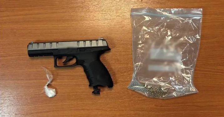 Arrestohet shqiptar në Selanik, i kapur me armë dhe kokainë në automjet.