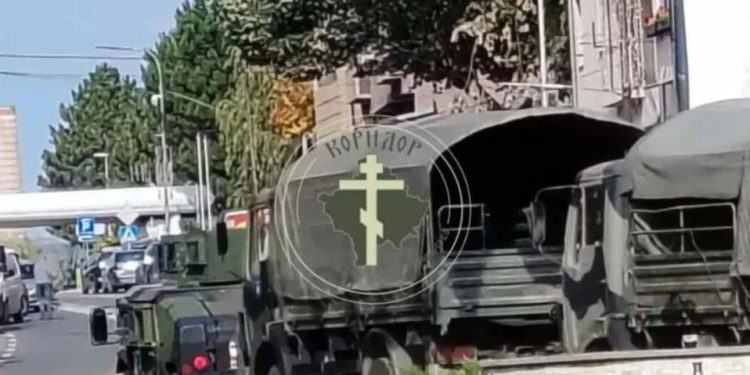 “Autokolona e Forcës së Sigurisë së Kosovës arriti në Mitrovicën e Veriut”, reagon Policia e Kosovës dhe FSK: Hyrje e gabuar.