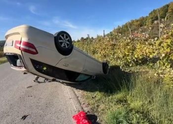 “Automobili ‘Benz’ del nga rruga në aksin Klos-Burrel, dy vajza lëndohen”