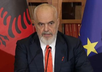 Autoriteti nuk fal: Rama tërheq vëmendjen kryetarëve të bashkive mbi ndërtimet pa leje