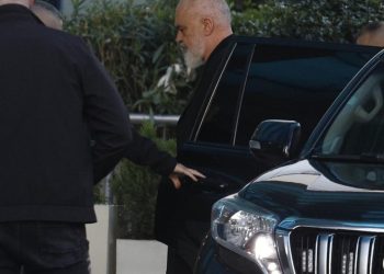 Avokatët e Veliajt kanë apeluar vendimin në Kushtetuese, ndërkohë Rama thirri strukturat e PS: Qeveria nuk e shkarkoi, por ishte këshilli bashkiak që e bëri këtë.