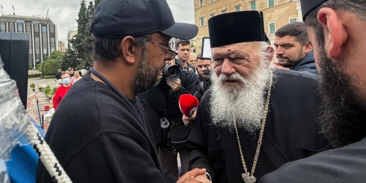 Babai në grevë urie për 22 ditë, prokuroria greke pritet të aprovojë sot kërkesën për nxjerrjen e trupit të Denis Rucit.