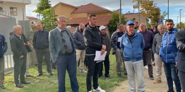 Banorët e ish-kënetës kërkojnë zgjidhje pas dëmtimeve në shtëpi dhe toka nga reshjet e shiut dhe përmbytjet e përsëritura.