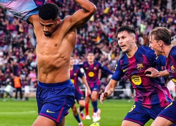 Barcelona siguron një fitore dramatike ndaj Gironës në minutat e fundit dhe ngjitet në krye të La Liga-s.