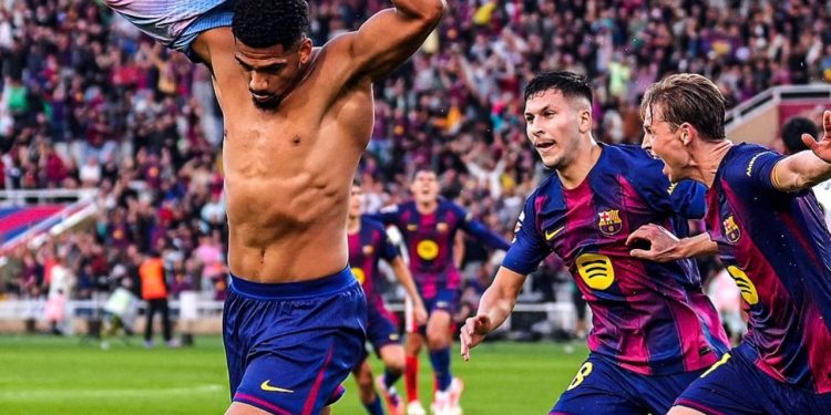 Barcelona siguron një fitore dramatike ndaj Gironës në minutat e fundit dhe ngjitet në krye të La Liga-s.