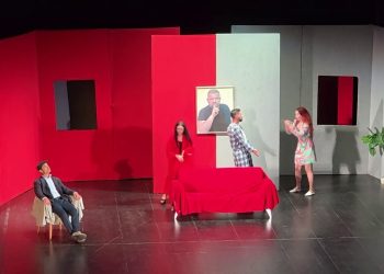 “Bashkëshortja e burrit tim” / Komedia me regji të Kiço Londos në teatrin “Bylis” të Fierit