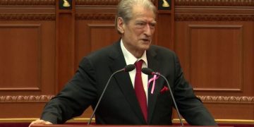 Berisha: Situatë si kjo nuk është e njohur në asnjë regjimi autoritar; 16 vite pritje për një gjyq është sinjal për vetëgjyqësi.