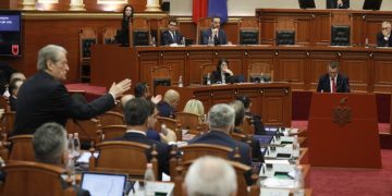 Berisha debaton me kryetarin e SPAK në Kuvend: Lexo pyetjen dhe pastaj përgjigju, ere…