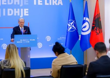 Berisha i hapur për takimin me Ramën në lidhje me ndryshimin e Kushtetutës: Pranë tavolinës pa ndonjë kompleksitet, është e nevojshme të ulet numri i deputetëve.