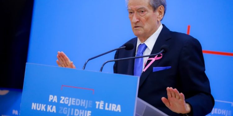 Berisha komentoi përballjen me Dumanin në Kuvend: 'Nuk u angazhova në hakmarrjen e tij ndaj meje'; ai fliste si i kapur dhe nuk i përballonte dot pyetjet, të cilat i perceptonte si shtiza.