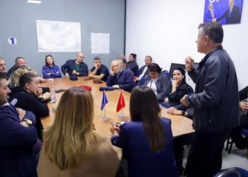 Berisha paraqet kandidaten e ngjashme me Ramën/ Lidershipi i partisë fillon turin në terren për të qetësuar demokratët: Shpjegimi se pse duhet të kalojmë përtej vetes.