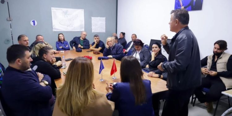 Berisha paraqet kandidaten e ngjashme me Ramën/ Lidershipi i partisë fillon turin në terren për të qetësuar demokratët: Shpjegimi se pse duhet të kalojmë përtej vetes.