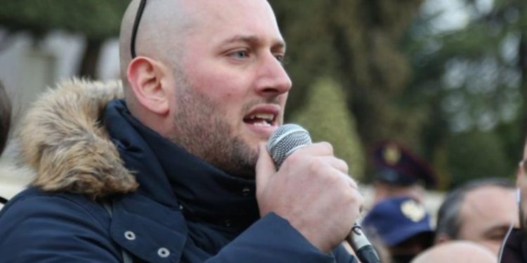 Berisha përgëzon Lapajn për mbështetje: Florian Binaj, një aktivist për kauza dhe luftëtar ndaj korrupsionit.