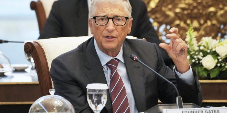 Bill Gates identifikon tre profesione që do të vazhdojnë të ekzistojnë përballë inteligjencës artificiale.