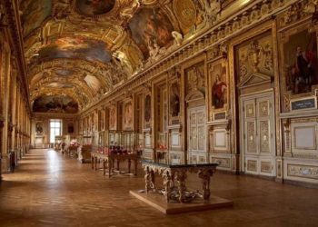 Bizhuteritë e Luvrit në Francë të transferuara në Bankën e Francës pas incidentit të vjedhjes