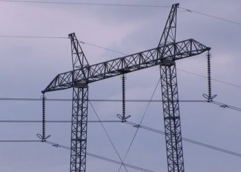 Biznesi i energjisë në tregun e lirë: 2400 kompani nuk do të marrin më furnizim nga OSHEE për tensionin 6 KV nga viti 2026.
