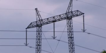 Biznesi i energjisë në tregun e lirë: 2400 kompani nuk do të marrin më furnizim nga OSHEE për tensionin 6 KV nga viti 2026.