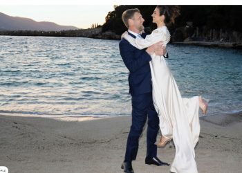 “Blerta shquhet për forcën e saj…” / Revista franceze publikon një artikull mbi fejesën e Princit Leka me Blerta Celibashin, duke zbuluar detaje nga ceremonia private.