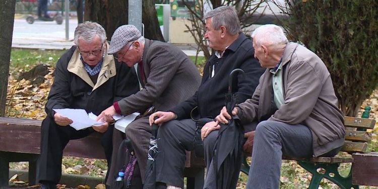 Bonusi për pensionistët arrin në 97 milion euro, duke ofruar nga 10 deri në 15 mijë lekë në fund të vitit