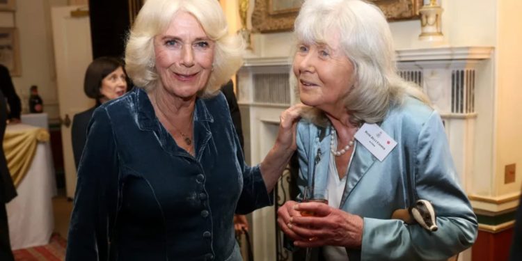 Bota e artit përlotet, ndërron jetë shkrimtarja e njohur britanike, Dame Jilly Cooper.