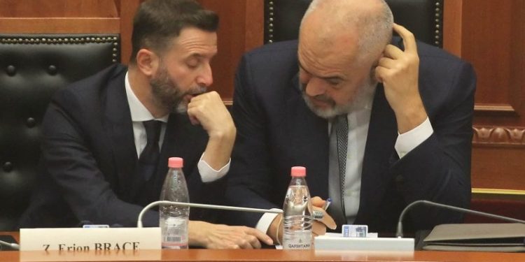 Braçe zbulohet për ngjarjet pas zgjedhjes së Ramës si kryetar i PS 20 vite më parë: Reagimi i Servetit dhe Ruçit solli…