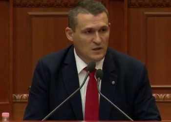 “Çfarë çoi në skenën e show-t gjatë arrestimit të Ilir Metës?”/ Dumani i reagon Blushit: Nuk ishte në kompetencën tonë