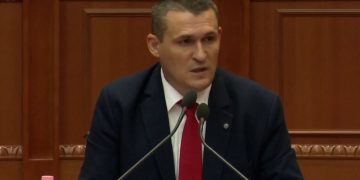 “Çfarë çoi në skenën e show-t gjatë arrestimit të Ilir Metës?”/ Dumani i reagon Blushit: Nuk ishte në kompetencën tonë