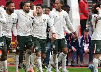 Chelsea e dominon Nottingham-in në Premier League, por përsëri ndëshkohet me karton të kuq. Postecoglu në rrezik shkarkimi.