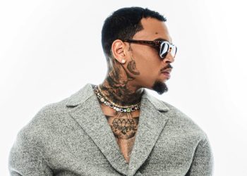 Chris Brown paraqitet në gjykatë pas lirimit me kusht, akuzohet për sulm ndaj një producenti
