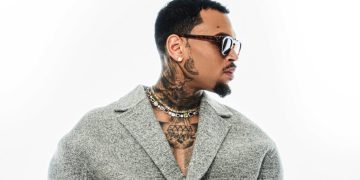 Chris Brown paraqitet në gjykatë pas lirimit me kusht, akuzohet për sulm ndaj një producenti