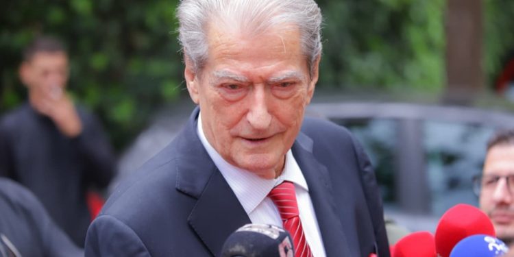 Cilin kandidat do të preferojë PD? Berisha thirr stilin e ngushtë të kryesisë: Ka disa emra që më kanë dërguar mesazhe.