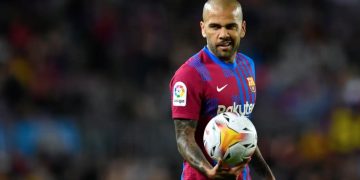 Dani Alves “bën marrëveshje me Zotin”: Nga burgu në lider të lutjeve