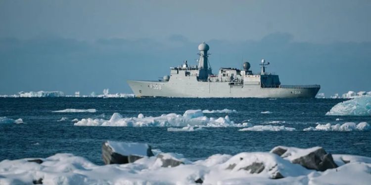 Danimarka investon miliarda dollarë për të forcuar mbrojtjen e Arktikut me anije, avionë dhe infrastrukturë të re.