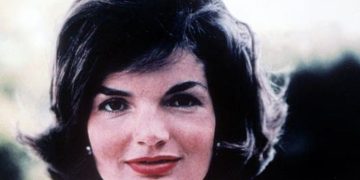 Dashuria e fshehtë e Jackie Kennedy me një nga closest advisors të presidentit amerikan, zbulohet përmes dokumenteve të papublikuara.