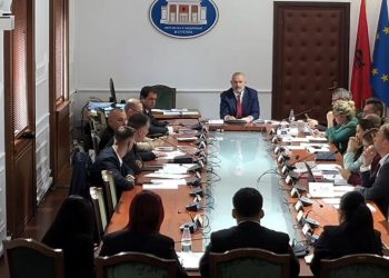 Debat mbi Menaxhimin e Integruar të Mbetjeve në Komisionin e Ligjeve: Manja ndaj Bylykbashit - "Nuk e meriton tolerancën time"