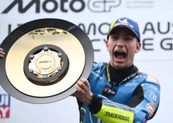 Debutuesi arrin majën e podiumit, piloti spanjoll siguron fitoren e tij të parë në një Çmim të Madh të MotoGP.