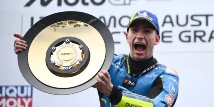 Debutuesi arrin majën e podiumit, piloti spanjoll siguron fitoren e tij të parë në një Çmim të Madh të MotoGP.