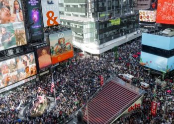 “Demokraci, jo monarki”: Protesta masive në Sheshin “Times Square” kundër politikave të Trump-it