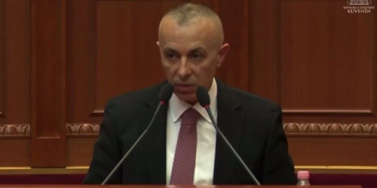 “Deputeti i PD reagon pas përplasjeve me Peleshin: Nuk do më shihni ndonjëherë duke u përplasur, vij nga lista të hapura dhe nuk veproj sipas skenarëve”