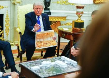 Dhoma e ballos prej 300 milion dollarësh e Trumpit, presidenti shkarkon anëtarët e komisionit që vlerësojnë projektet arkitektuare të Shtëpisë së Bardhë.