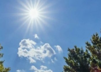 Dielli, koke-vranësira dhe temperatura që arrijnë deri në 20 gradë Celsius, parashikimi i motit për këtë ditë.