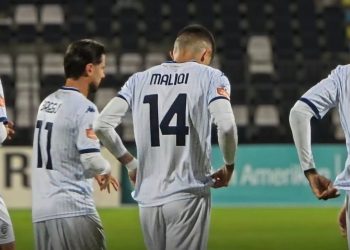Dinamo triumfon në derbin, mposht Partizanin me dy gola dhe ngushton diferencën me kreun.