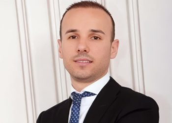 Dita e Avokatëve në Evropë: Ulian Barjami, i arrestuar para disa ditësh, shprehet për shkeljen e shtetit të së drejtës.