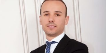 Dita e Avokatëve në Evropë: Ulian Barjami, i arrestuar para disa ditësh, shprehet për shkeljen e shtetit të së drejtës.