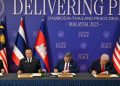 Donald Trump fillon turneun e tij në Azi, angazhohet në marrëveshjen për paqe mes Tailandës dhe Kamboxhias, dhe pritet me interes takimi me Xi Jinping.