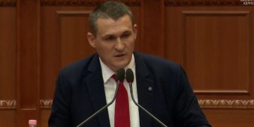 Dorëzoheni përpara presioneve?" - Dumani iu përgjigjet Tabakut: "Unë do të vazhdoj si prokuror, zgjatja e mandatit nuk është e lidhur me emrin tim.