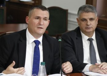 Drejtori i ARRSH-së është shpallur i pandehur; Dumani në Kuvend: Ish-drejtori i Rrugëve po dërgohet në gjykim, ndërsa ish-drejtori i KESH është nën hetim.