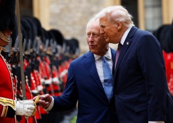 Drejtori i muzeut jep dorëheqjen pas refuzimit të kërkesës së Trump për t’i dhuruar shpatën e Eisenhower Mbretit Charles