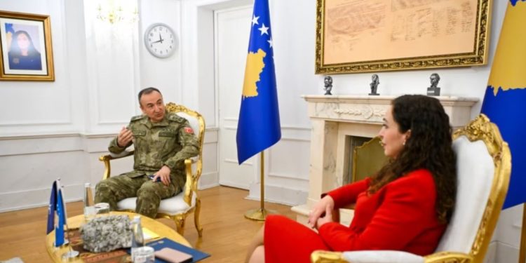 “Dronët e rrezikshëm” nga Serbia, Presidentja Osmani takon komandantin e ri të KFOR-it