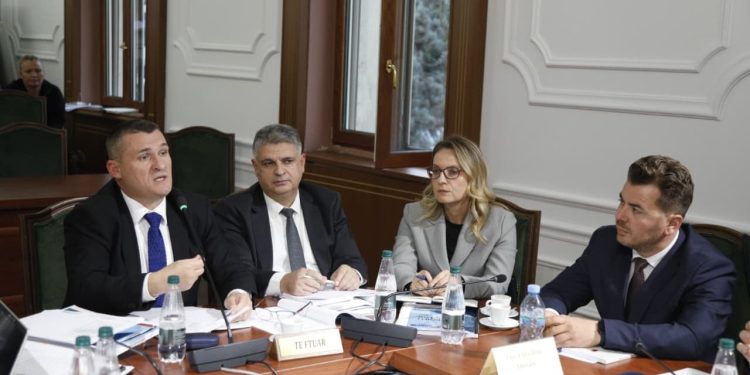 Dumani rrëfen momentet kur SPAK u rrethua nga protestuesit pro Veliajt: 'Kisha një emergjencë familjare dhe duhej të largohem', thotë ai